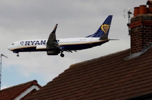 Londona uçan təyyarədə həyəcan siqnalı verilib