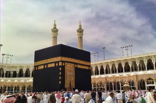 Bu gün bir qrup azərbaycanlı Ümrə ziyarətinə yola düşüb