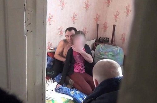 Narkoman 13 yaşlı qızı girov götürdü - VİDEO - FOTO