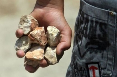 Kanadada məscid daşa basılıb