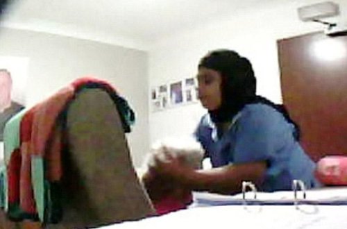 Şok kadrlar: dayə 77 yaşlı qocanı döydü - VİDEO