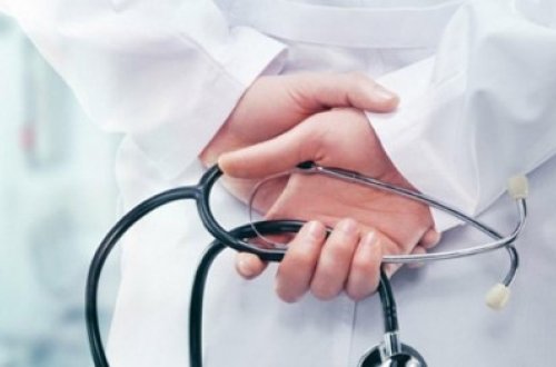 Ana ölümlərinə görə bir neçə həkim işdən çıxarılıb