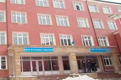 Sinif yoldaşını bacısına görə bıçaqlayıb... - Video