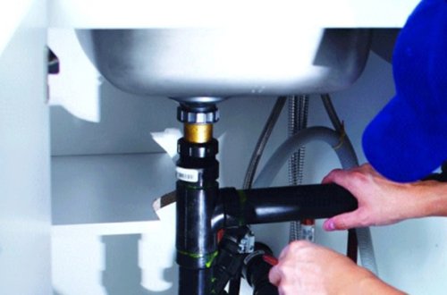 Dama su borusunu təmir etmək üçün çıxdı - Ürəyi partlayıb öldü