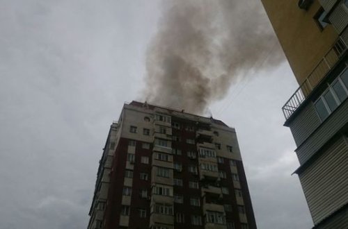 Paytaxtda çoxmərtəbəli binada yanğın olub