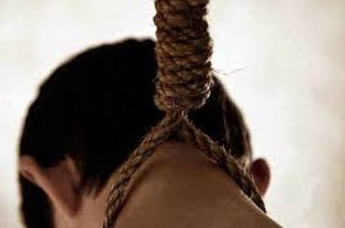 Özünü mətbəxdə asdı