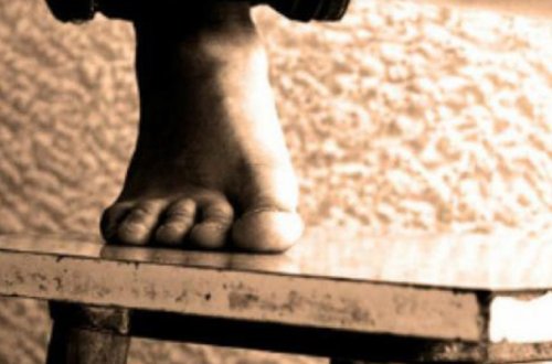 Məcburi köçkün qadın özünü 7-ci mərtəbədən atdı