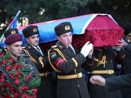 Şəhid Çingiz Qurbanovla vida mərasimi başa çatıb - FOTOLAR