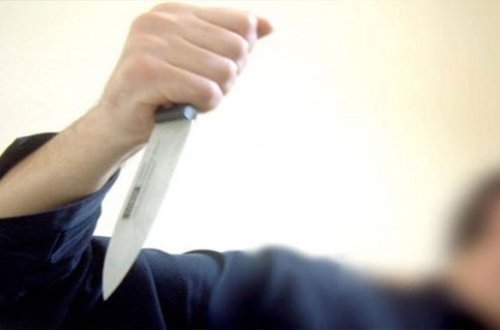 Azərbaycanda ŞOK OLAY! Yüksək vəzifəli məmur bıçaqlandı