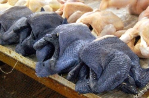 Görənlər şoka DÜŞDÜ: satışda QARA RƏNGLİ yumurta və TOYUQ ƏTİ - FOTOLAR