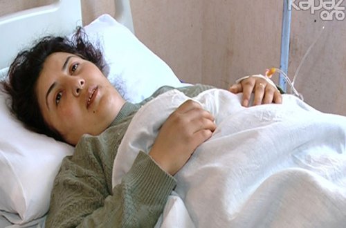 13 yaşlı oğlunun gözü qarşısında maşın vurdu