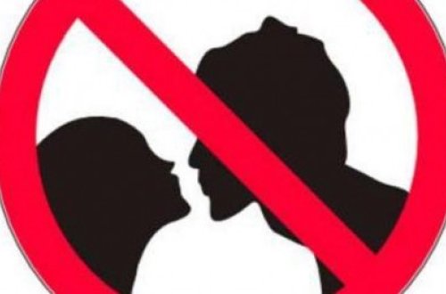 Bu ölkədə qadınla kişi öpüşərsə... - QADAĞALAR