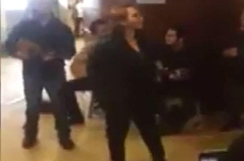 Sertap Erener ictimai nəqliyyatda mahnı oxudu - VİDEO