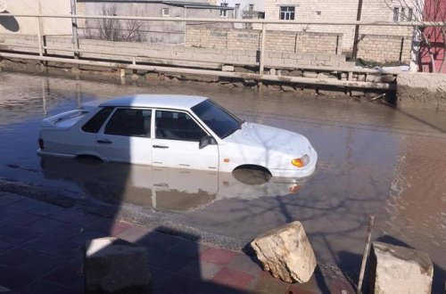 Biləcəri su altında qaldı: sakinlər evə 