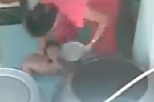 Uşaq evində qızın etdikləri hər kəsi şoka saldı - VİDEO