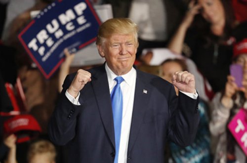 Tramp öz kabinetini tam formalaşdırdı