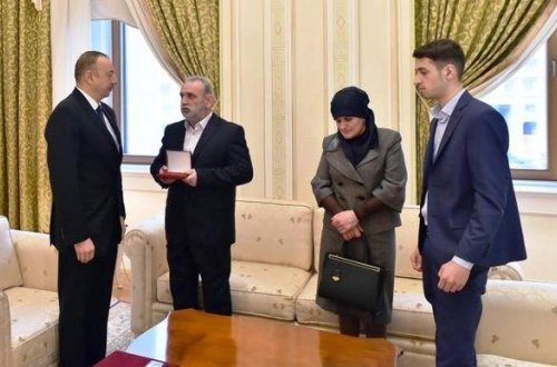 Prezident Milli Qəhrəman Çingizin ailəsi ilə görüşdü - FOTOLAR