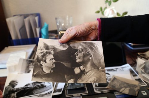 Atasının məzarı üçün hazırladığı abidəni qoymağı 45 il gözləyən Mirəli Mirqasımova kim kömək etdi? - FOTO