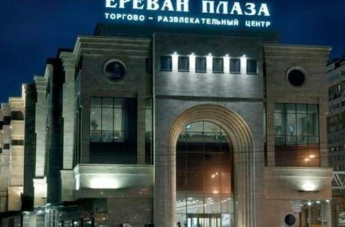 Moskvada “Yerevan Plaza” ticarət mərkəzi yandı
