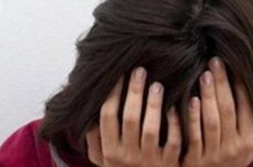 27 yaşlı kişi qadını döyüb və soyub