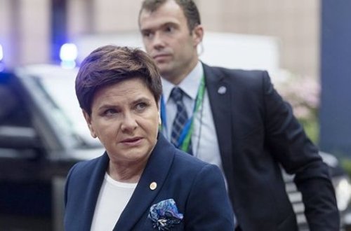 Polşanın baş naziri yol qəzasına düşərək xəsarət alıb