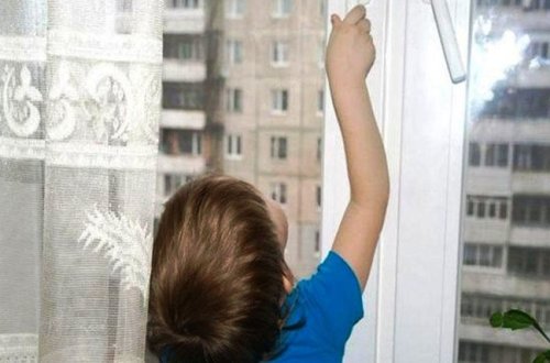 Bakıda uşaq 8-ci mərtəbədən yıxılıb öldü