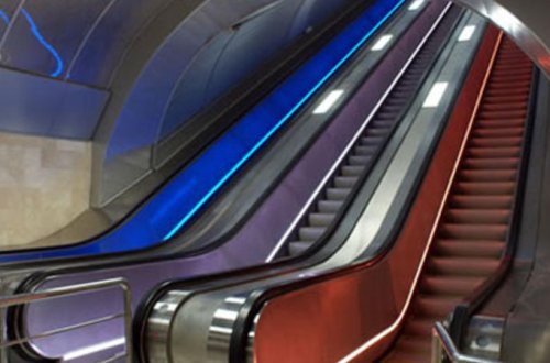 Bu stansiyada eskalator təmirə dayanır