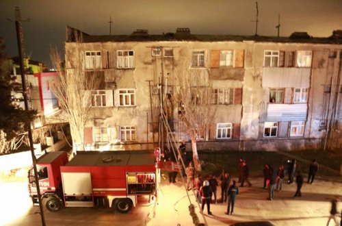 Lökbatanda binada tüstülənmə - Sakinlər təxliyə olundu + Fotolar