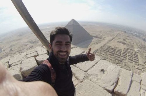 Polisə rüşvət verərək piramidaya qalxan ilk türk başına bəla açdı – VİDEO