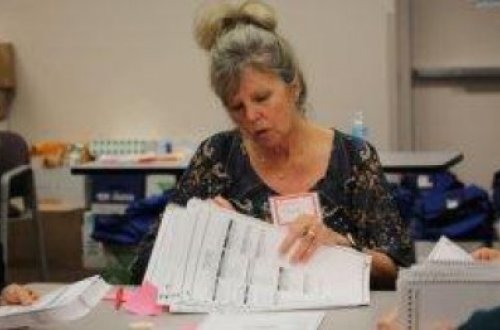 ABŞ-da iki dəfə səs vermiş qadın 8 il həbs oluna bilər