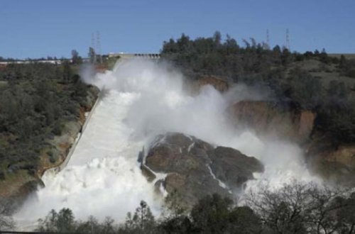 Ölüm təhlükəsi yaxınlaşır: minlərlə insan evlərini tərk etməyə başladı - FOTO/VİDEO