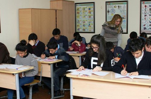 Məktəbdə DƏHŞƏTLİ HADİSƏ: direktor şagirdlərlə yatmaq üçün bunu edirmiş…