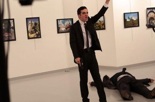 Səfirin qatilinin görüntüsü ilin fotosu seçildi - FOTO