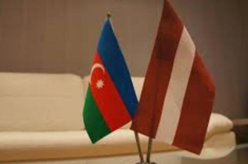 Elmar Məmmədyarov latviyalı həmkarı ilə görüş keçirir