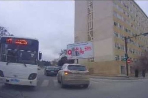 Bakının “ipə-sapa yatmayan” avtobus sürücüsü – VİDEO