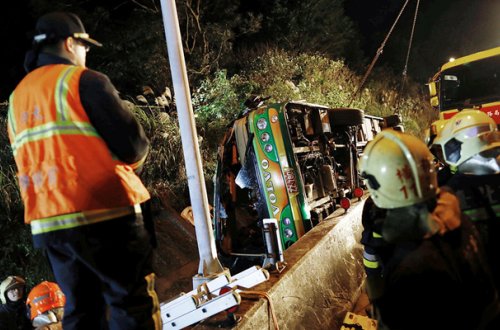 Turistlərin avtobusu qəzaya düşdü - 32 ölü