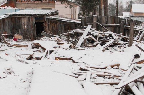 Qarın ağırlığına tab gətirməyən ev uçdu - AZƏRBAYCANDA