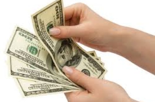 Gömrükdə maraqlı hadisə - 16 min dolları sərnişinlərə payladı ki...