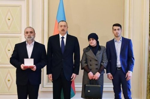 Prezident Milli Qəhrəman Çingizin ailəsinə ev verdi - FOTOLAR