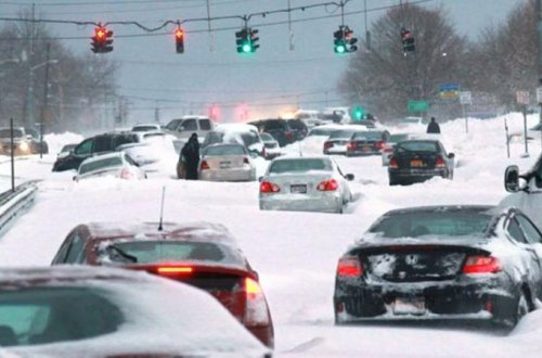 İsmayıllıda güclü qar və çovğun var: yol bağlandı, avtomobillər qarda batdı