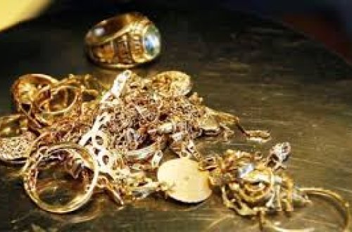 Gömrükdə müəmmalı hadisə - Qızılları daxili orqanında gizlətdi