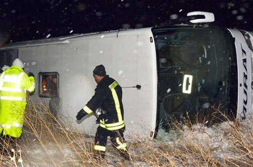 Türkiyədə sərnişin avtobusu aşdı - 21 yaralı