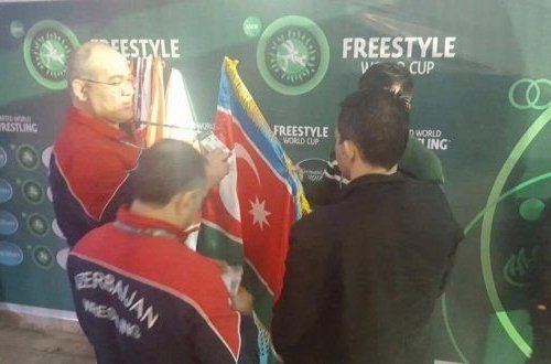 İranda Azərbaycan bayrağına hörmətsizlik – FOTO