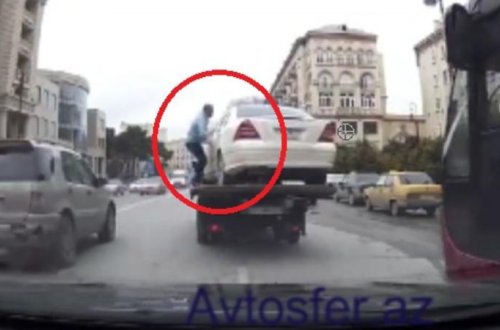 Bakıda maşınını evakuator aparan sürücü görün nələr etdi - VİDEO
