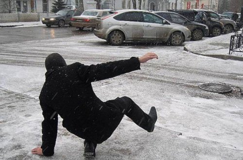 Bakıda yolların buz bağlaması nəticəsində xəsarət alanlar olub