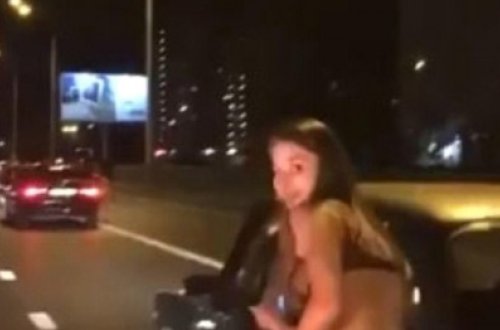 Qaranlıq düşən kimi şəhərdə alt paltarında gəzən qızlar peyda olur - FOTO