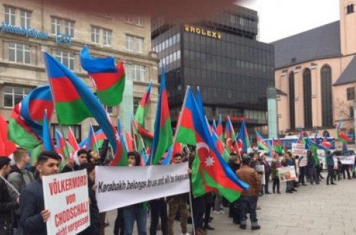 Kölndə azərbaycanlılar etiraz mitinqi keçirdilər - FOTO