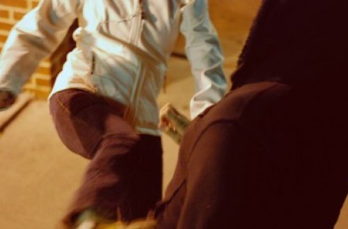 Bakıda qadın kişini döyərək pulunu əlindən alıb