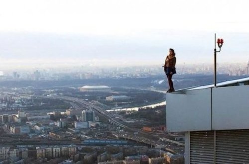 Dünyanın ən riskli şəkillərini çəkdirən gənc – FOTO