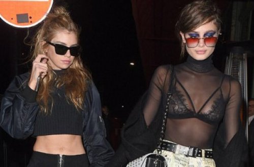 Məşhur model şəffaf geyindi - FOTO